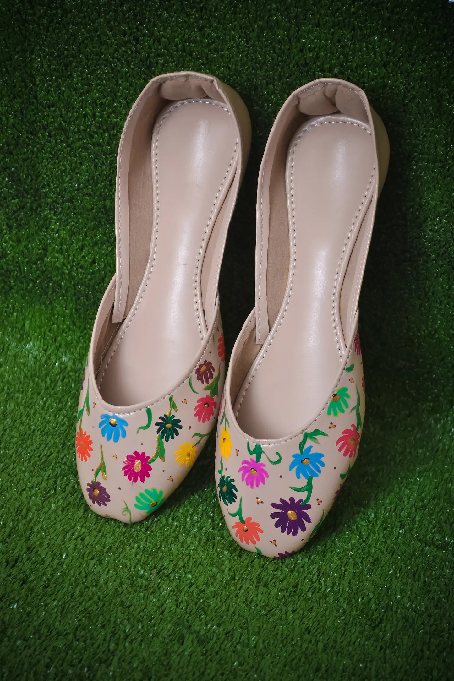 Flamboyantly Floral Khussa