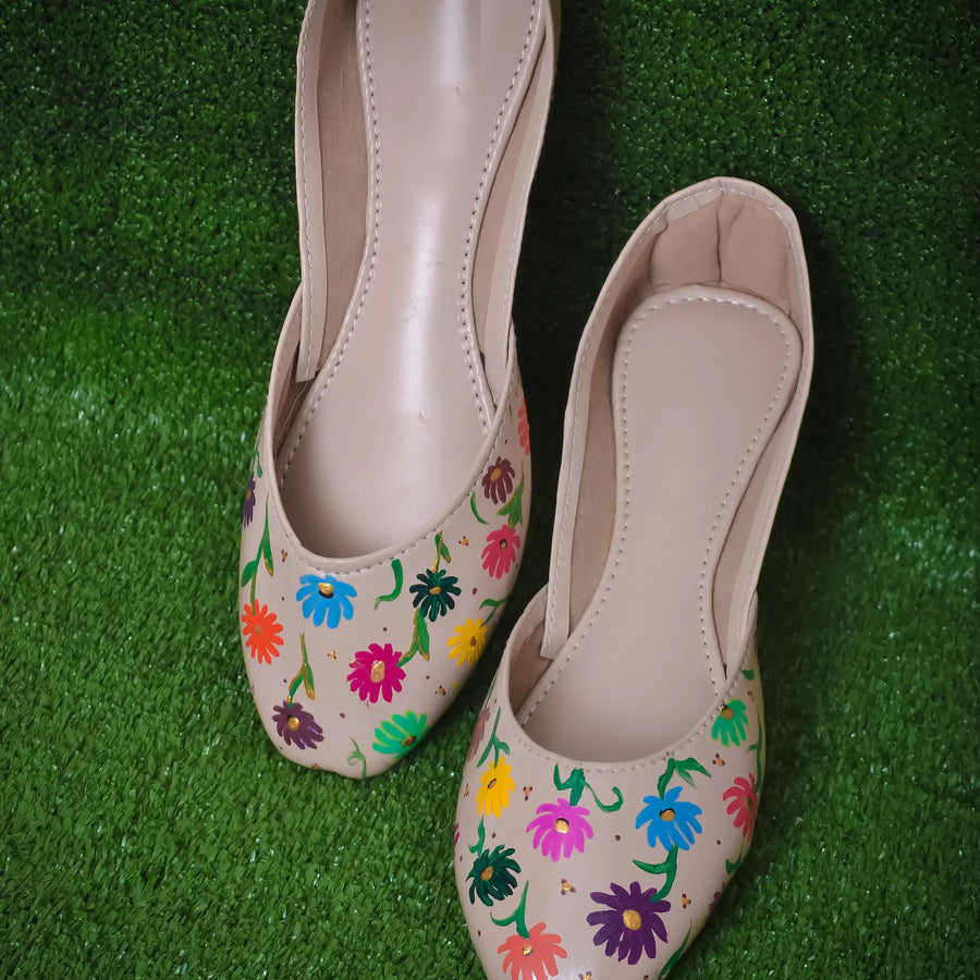 Flamboyantly Floral Khussa